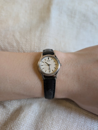 Vintage Seiko Quartz Silver Round Leather Strap Watch #2