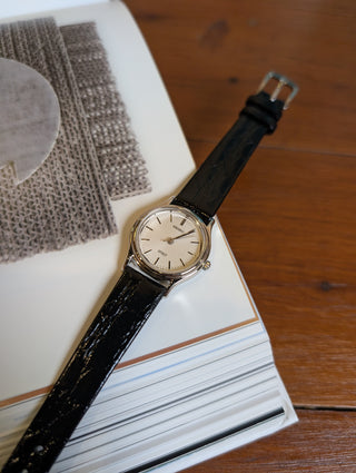 Vintage Seiko Quartz Silver Round Leather Strap Watch #1