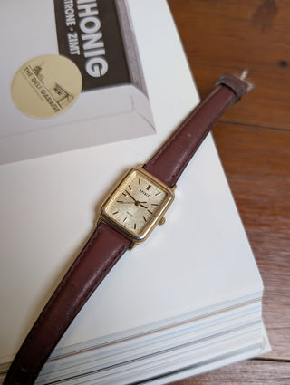 Vintage Seiko Quartz Gold Tank Leather Strap Watch