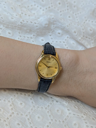 Vintage Seiko Quartz Gold Round Navy Leather Strap Watch