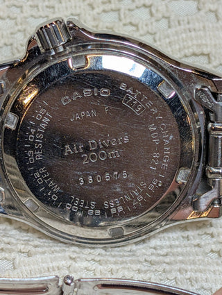 Vintage Casio Quartz Diver Silver-Tone Round Bracelet Watch