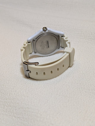 Q&Q Quartz White Round Rubber Strap Watch