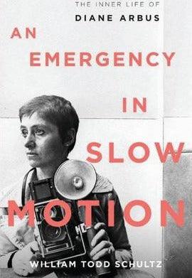 An Emergency in Slow Motion : The Inner Life of Diane Arbus - Thryft