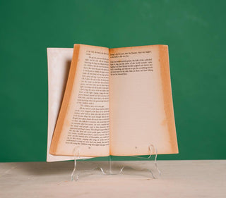 Reading in the Dark - Thryft