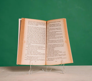 Reading in the Dark - Thryft